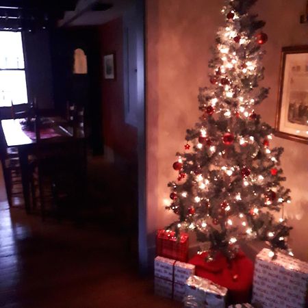 The Olde Angel Inn Niagara-on-the-Lake ภายนอก รูปภาพ