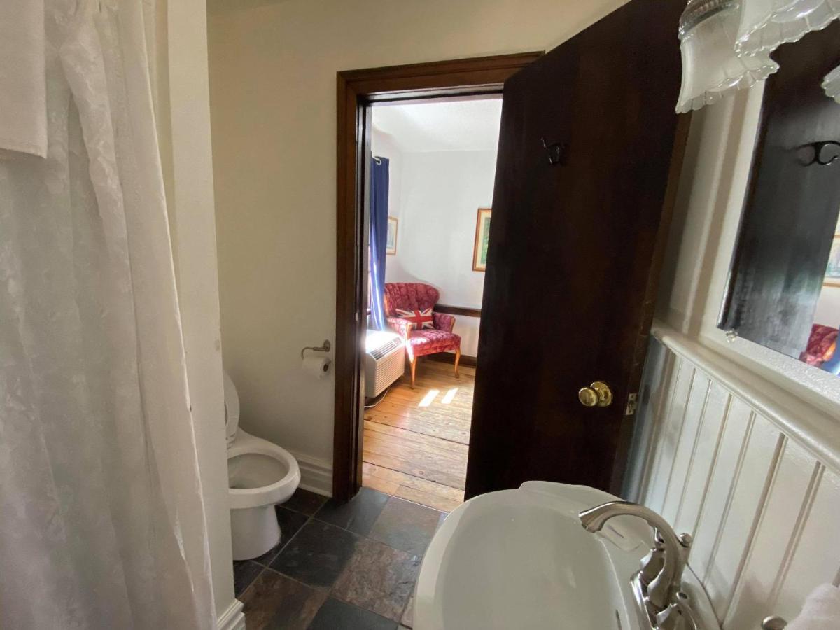 The Olde Angel Inn Niagara-on-the-Lake ภายนอก รูปภาพ
