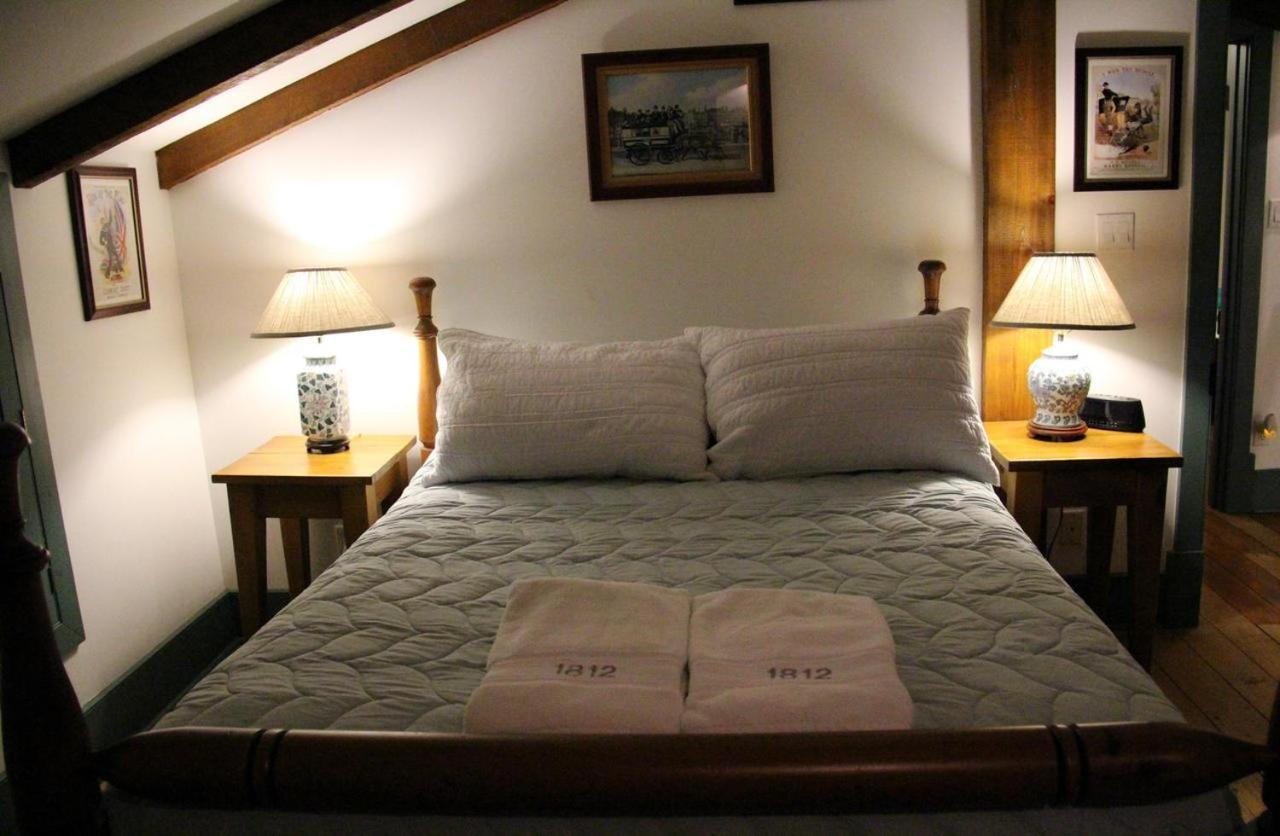 The Olde Angel Inn Niagara-on-the-Lake ภายนอก รูปภาพ